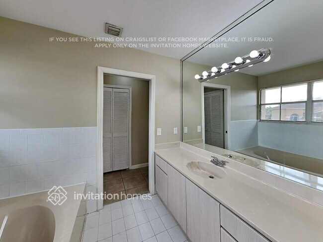 Building Photo - 1121 NW 129th Pl