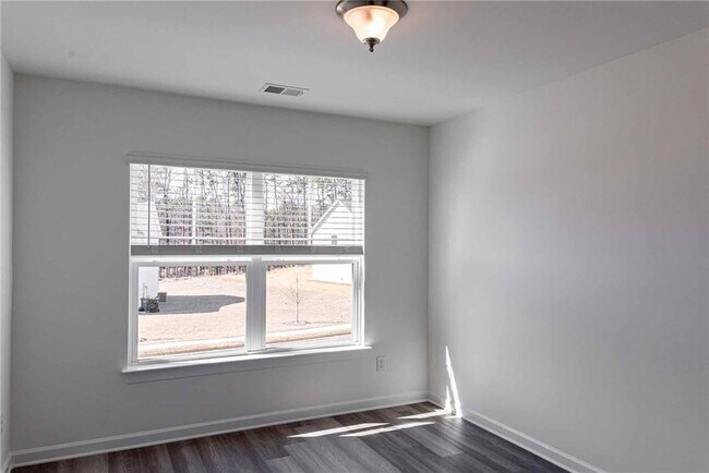 Building Photo - 3362 Skyland Dr