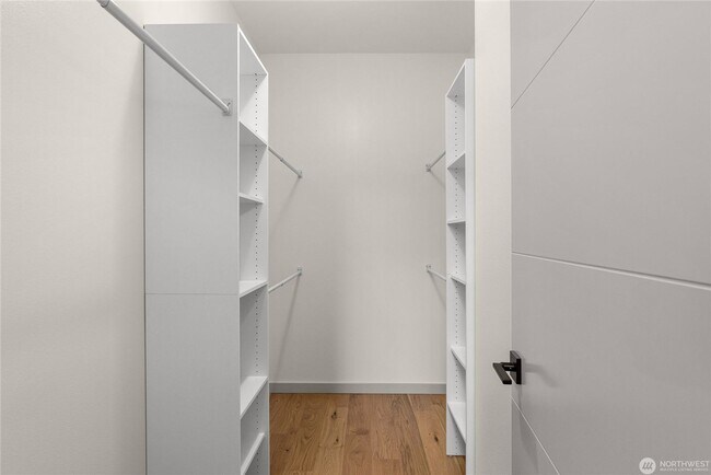 Building Photo - 3Bd/3.25Ba Seattle House