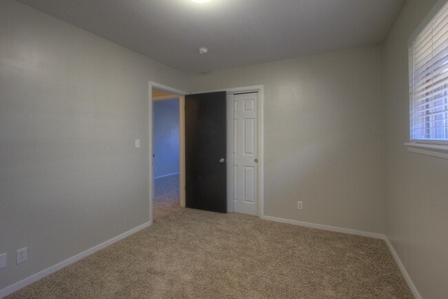 Building Photo - 6635 E 54th St