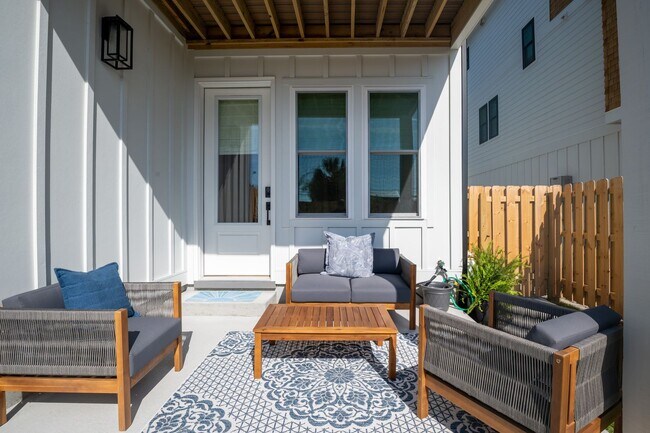 Building Photo - OFF-SEASON FURNISHED BEACH HOUSE AVAILABLE...