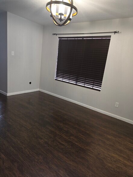 Dining - 465 Longmeadow St