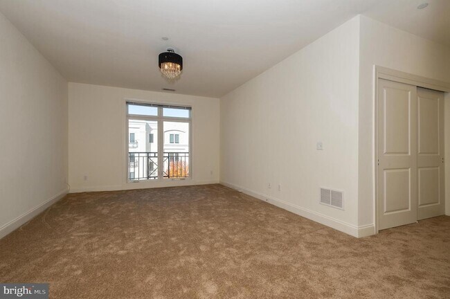 Building Photo - 2 N Commerce Square