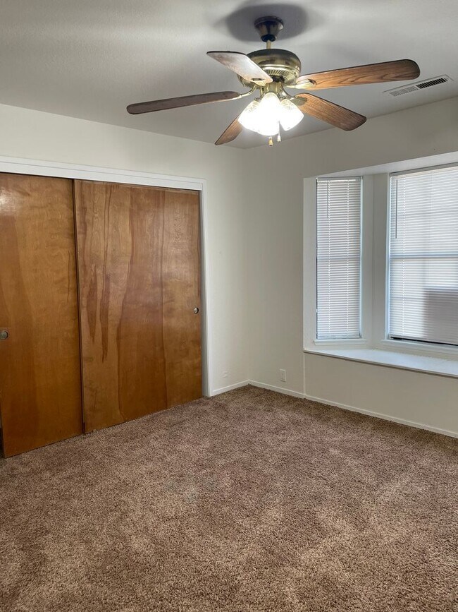 Building Photo - 459 Ranchwood Dr