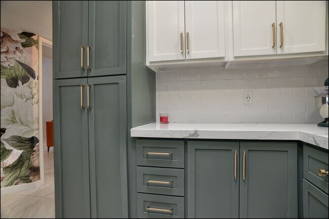 Building Photo - Available to View