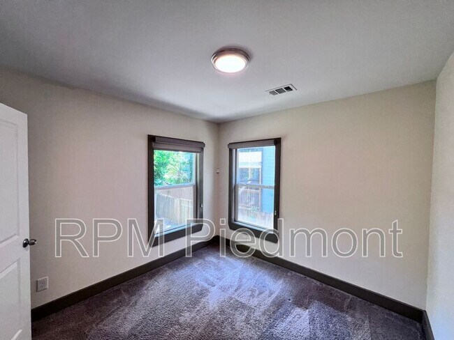 Building Photo - 334 Dargan Pl SW