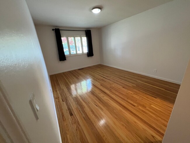 Building Photo - WILLOW GLEN - Beautiful home with updated ...