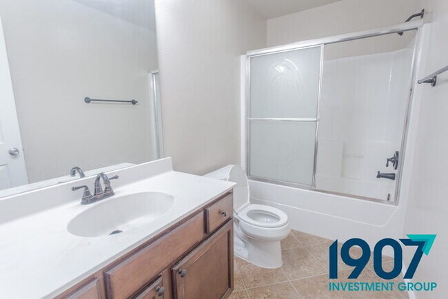 Building Photo - Stunning 3-Bedroom Home in OKC with Modern...
