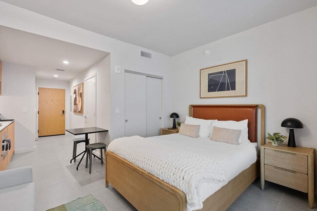 Building Photo - 11 NE 6th St