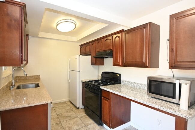 Building Photo - 460 Richfield Dr