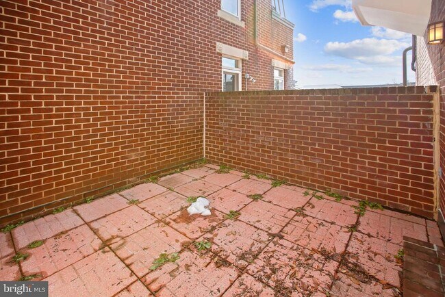 Building Photo - 115 N Lee St