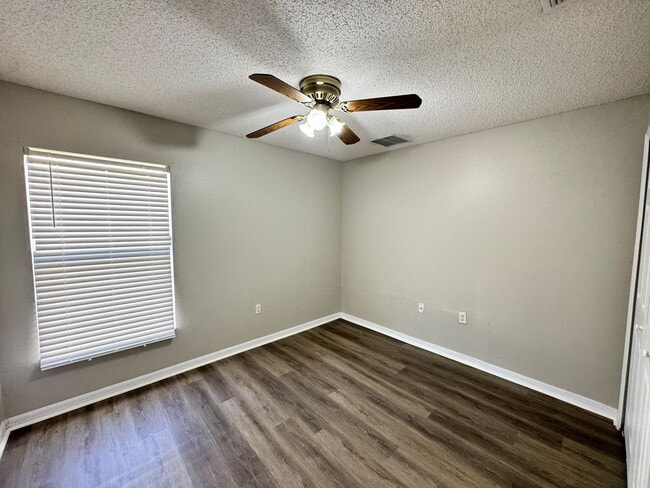 Building Photo - Split Floor plan 3/2 in Poinciana
