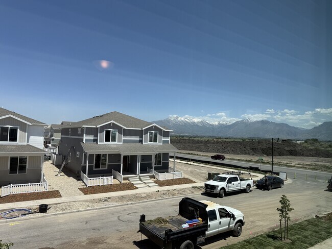 Building Photo - 203 E Arcade Dr