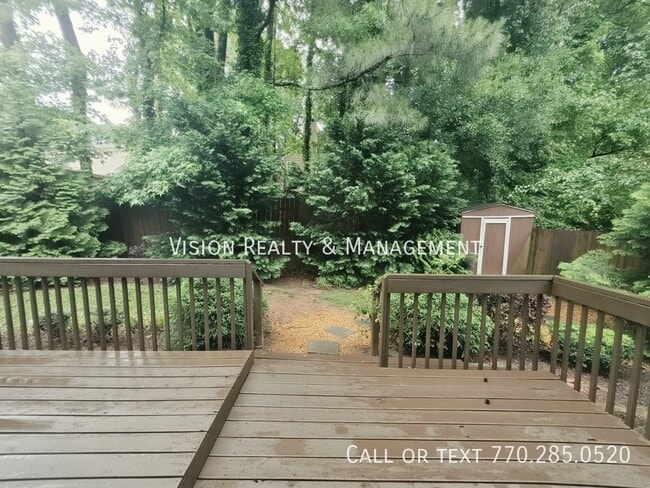Building Photo - 5025 Brittany Dr