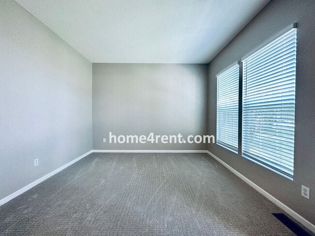 Building Photo - 8719 Dunraven St