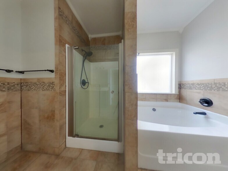 Building Photo - 21 Howard Ave