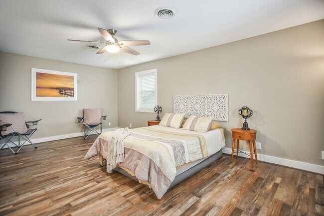 Building Photo - 8 Las Brisas Pl