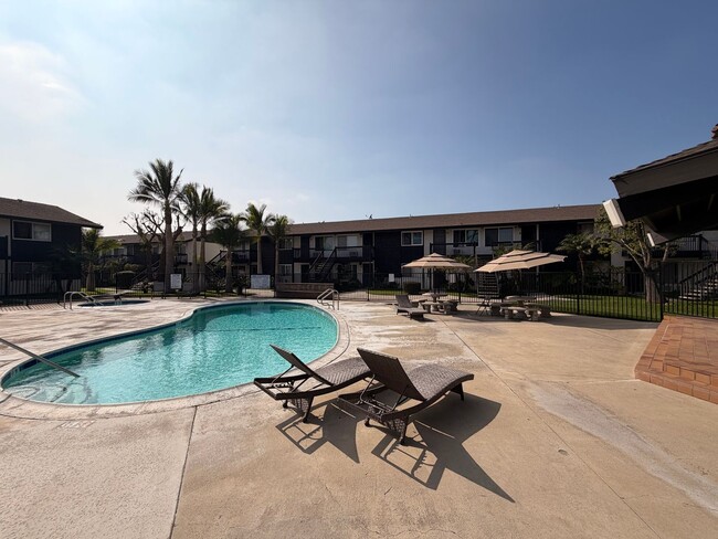 Building Photo - Remodeled 1 Bedroom, 1 Bathroom Stanton Condo For Rent w/ Parking!