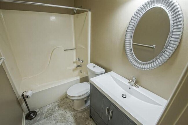 Building Photo - Newly Renovated 3 BR/2 Bath home on Suncrest Subdivision