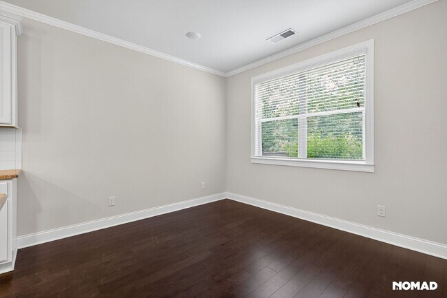 Building Photo - Spacious 5BR House in Buford