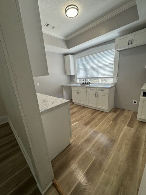 Building Photo - 3778 Log Cabin Dr