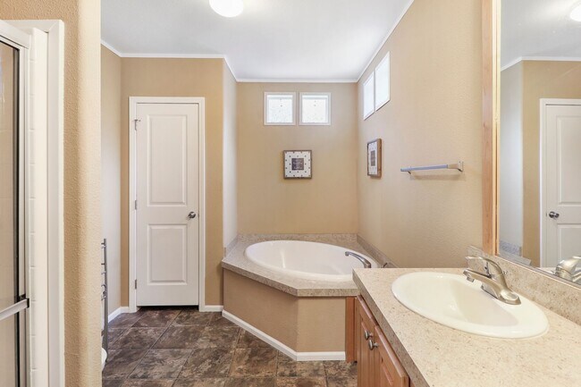 Building Photo - 3 Bed 2 Bath - A/C - Dog per Approval - NA...