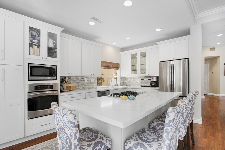 Newly remodeled stunning kitchen - 35 Inverary