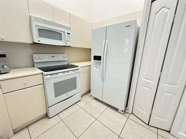 Building Photo - 1666 SE 27th Ct