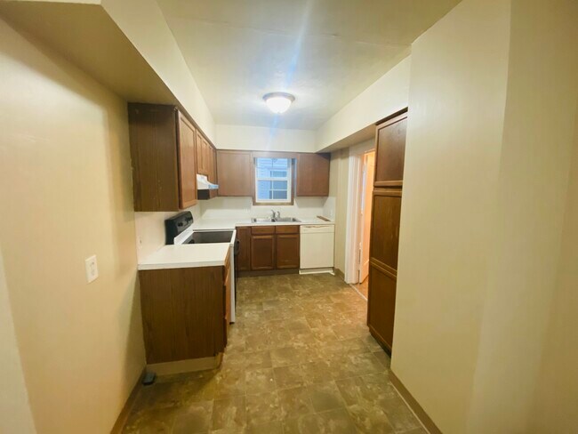 Building Photo - 1401 Ridgeway Pl NW