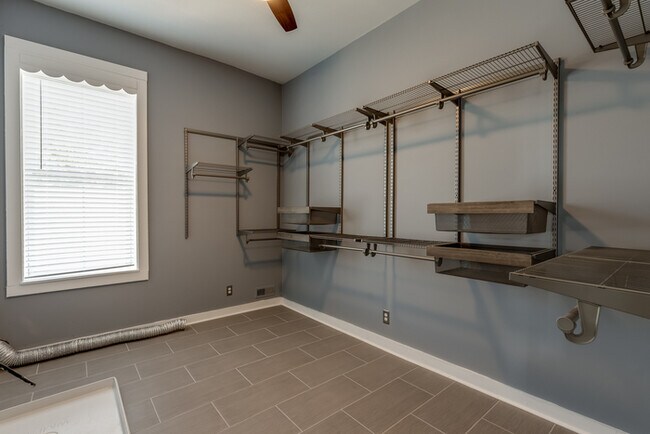 Building Photo - 1023 Franklin St