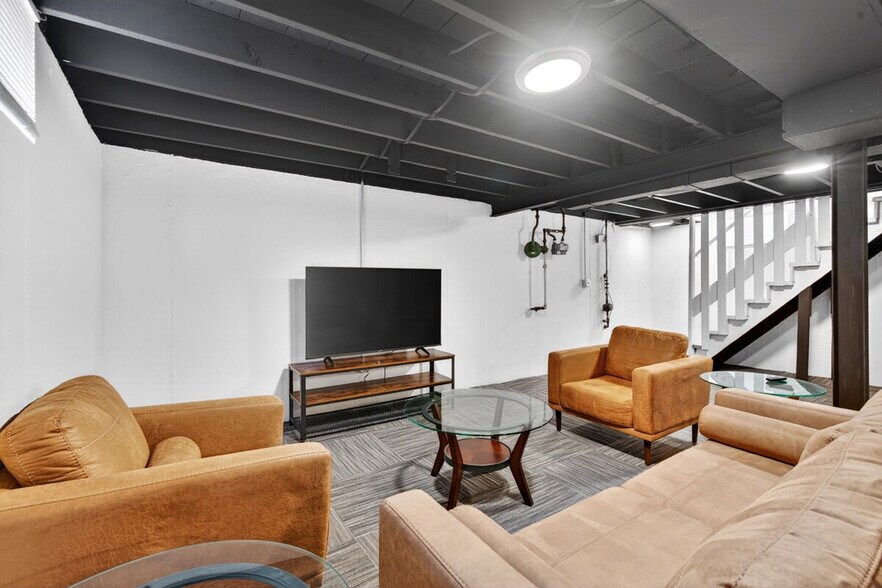 Building Photo - 9009 Gedde Ave