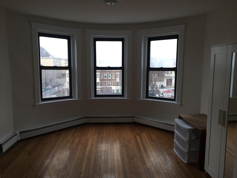 Building Photo - 1676 Commonwealth Ave