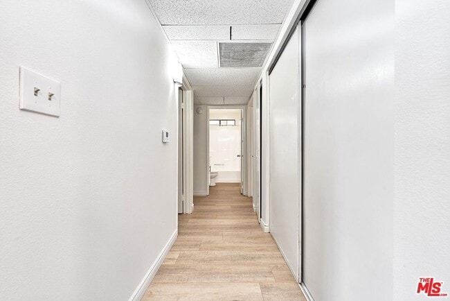 Building Photo - 326 S Manhattan Pl