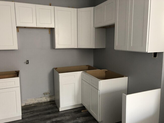 Building Photo - 6036 S Eberhart Ave
