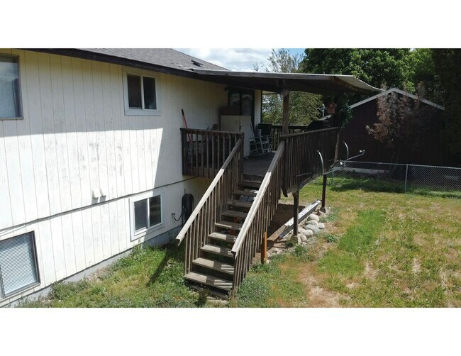 Building Photo - 16108 E Broadway Ave