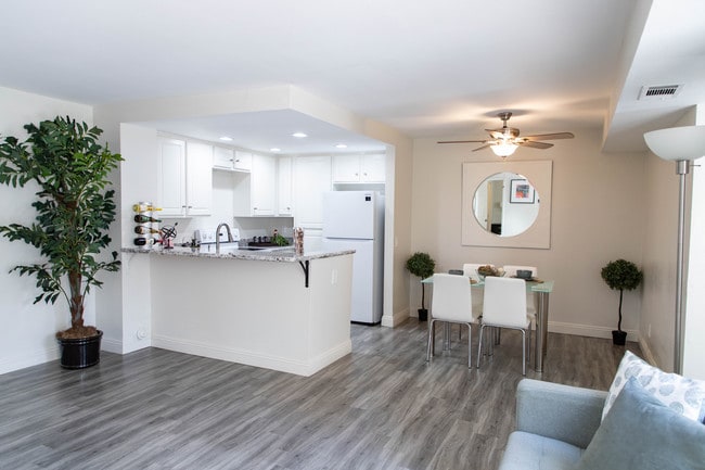 Building Photo - Ridgeline Apartments