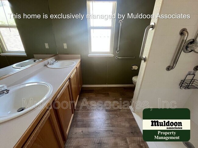 Building Photo - 2627 Lear Dr