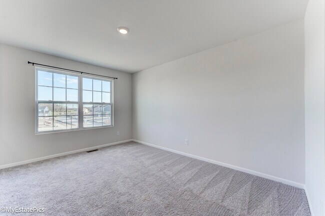 Building Photo - 2780 Riverview Ln