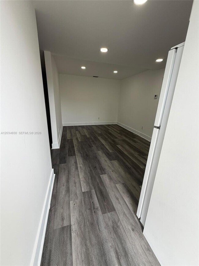 Building Photo - 2025 NW 72nd St