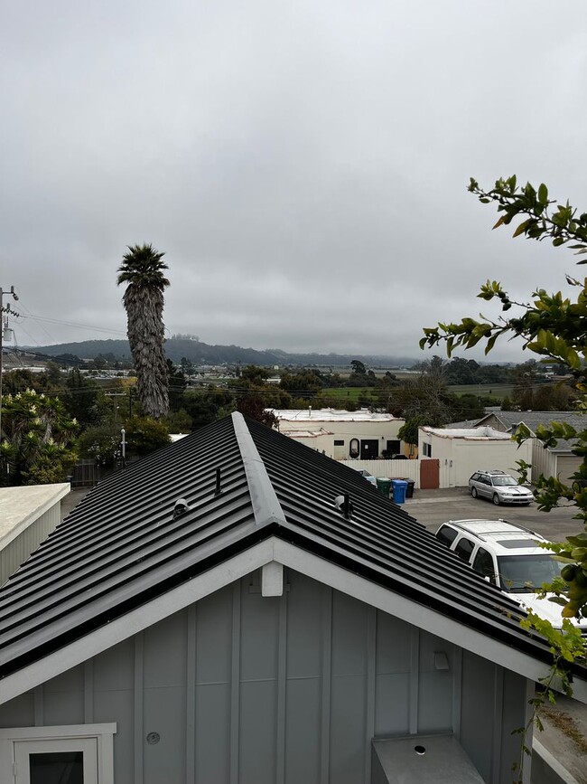 Building Photo - 269 Larchmont Dr