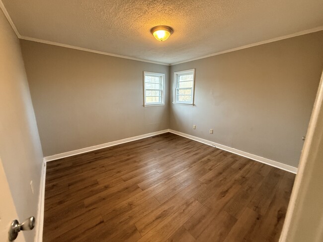 Building Photo - 608 Mt Pelia Rd