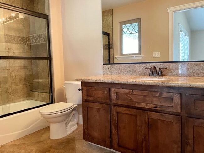 Building Photo - Newer and Upgraded 4 Bedroom 2 Bathroom near Cal Poly