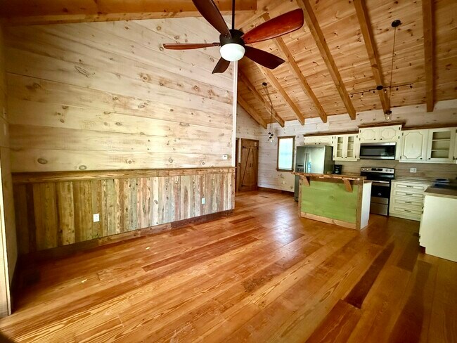 Building Photo - 3116 Alenes Dr