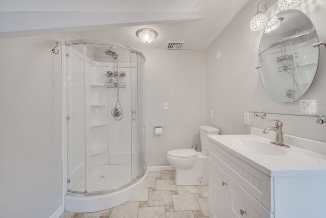 Building Photo - 1 Hickory Hill Dr