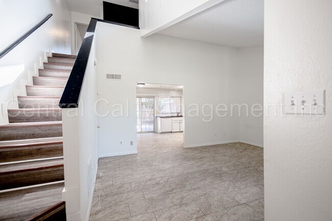 Building Photo - 2 Bedroom/2 Bath Condo - $1495 per Month!