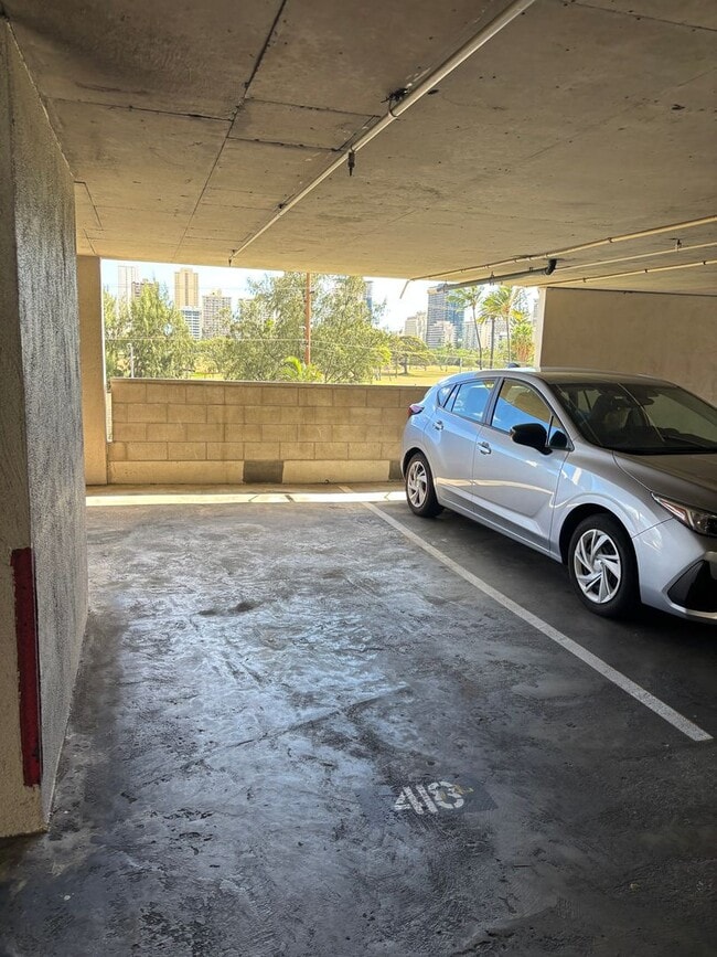 Building Photo - 8th Floor Golf Course View 2 Bed 2 Bath 1 ...