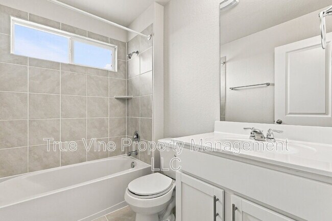 Building Photo - 913 Rolling River