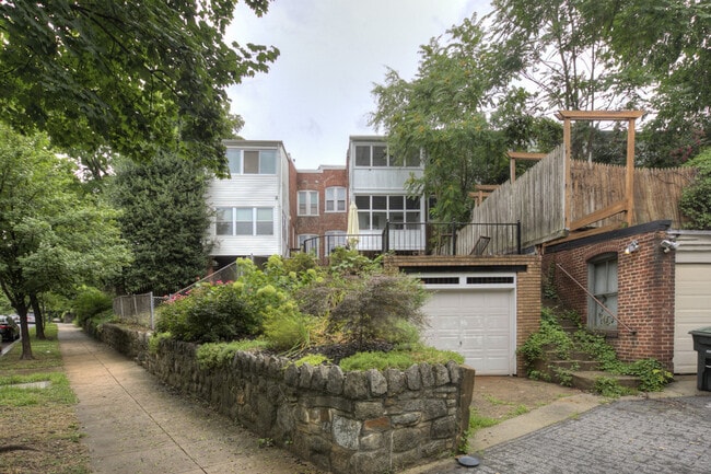 Building Photo - 1828 Kilbourne Pl NW