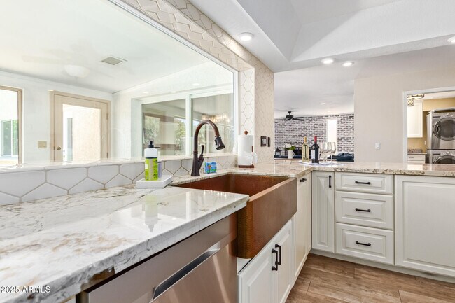 Building Photo - 2118 E Pebble Beach Dr