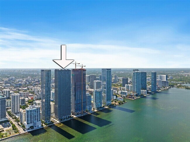 Building Photo - 700 NE 24th St